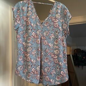 DR2 Blue and Pink Paisley V-Neck Blouse Size Small